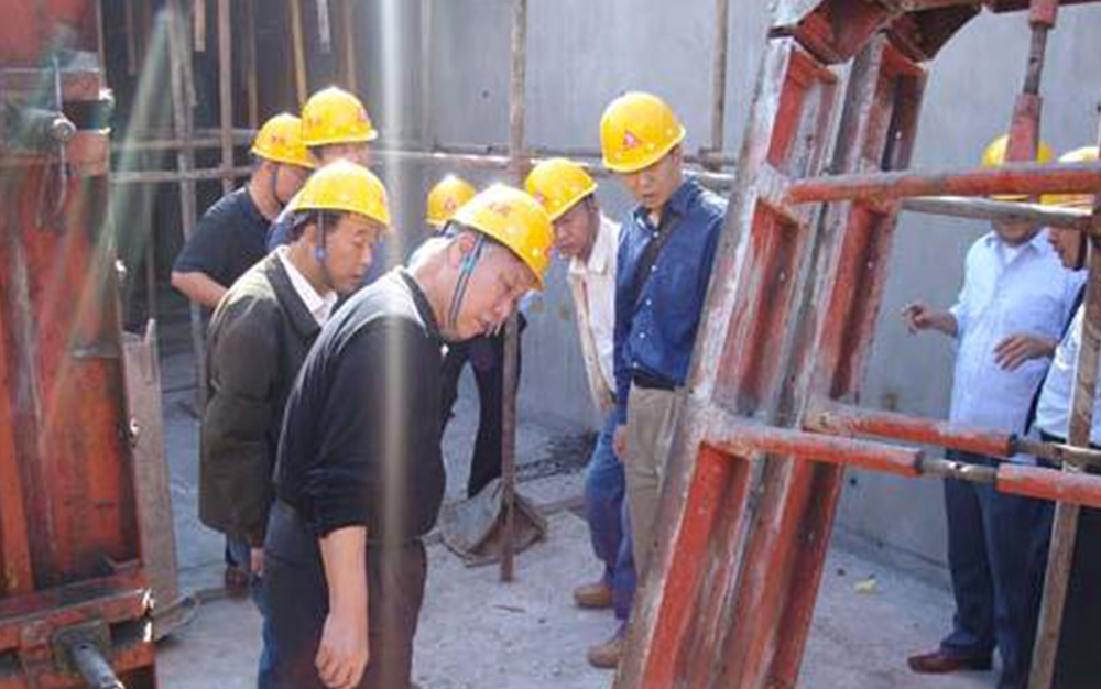 国度建设部、中建协辅导专家参观西安公司项目部