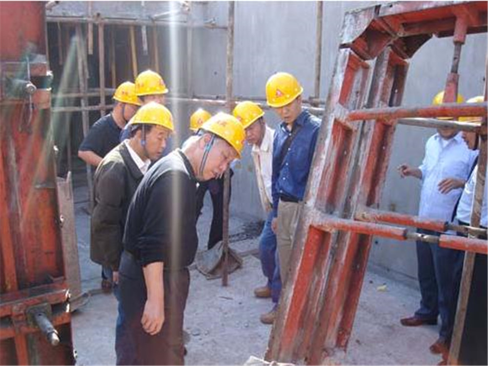 5国度建设部、中建协辅导专家参观西安公司项目部
